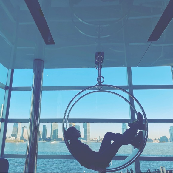 Meet your Posher, Jennifer - Picture 1 of 1